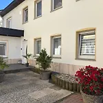 Melanie 300 Meter Zur Therme