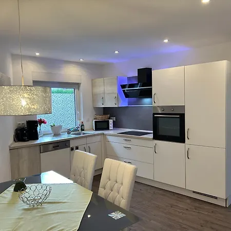 Melanie 300 Meter Zur Therme *