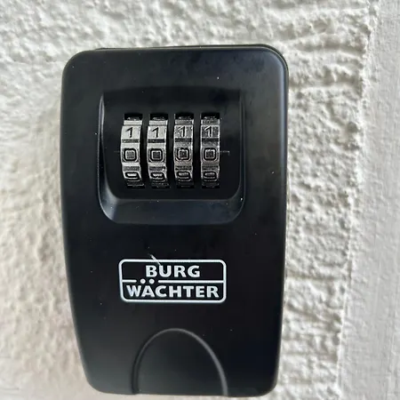 Melanie 300 Meter Zur Therme