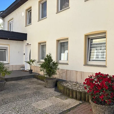 Melanie 300 Meter Zur Therme