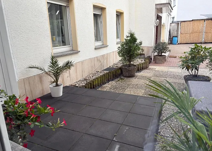 Melanie 300 Meter Zur Therme *